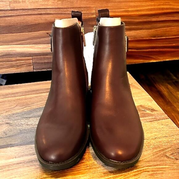 Tommy Hilfiger Women’s 7 Resin 2 Brown Leather Low Heel Ankle Boots Zip NEW - Picture 4 of 10